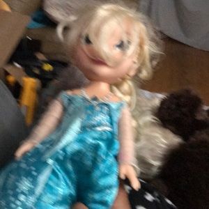 Frozen doll batteries not included